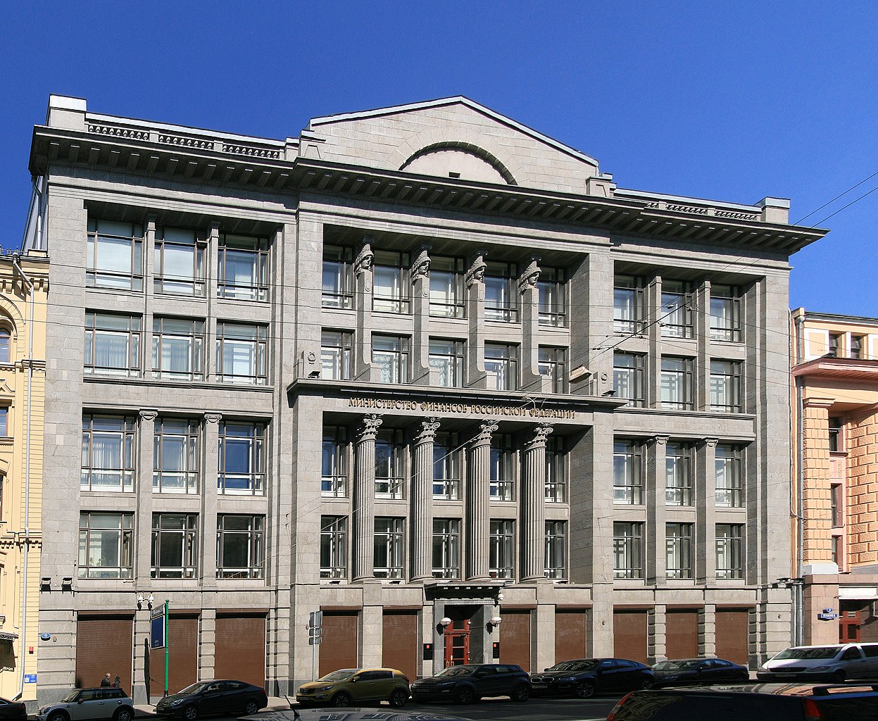 Снова в лидерах